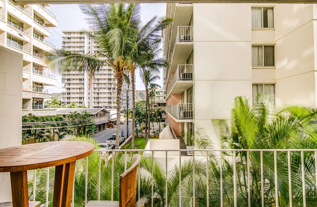 Surfer's Dream Condo w/Full Kitchen - Free Wifi, Sleeps 4