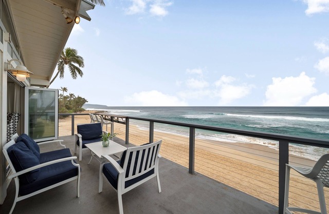 Surfer's Paradise: Two Floors Ocean View Home, Walking Distance to Sunset Beach