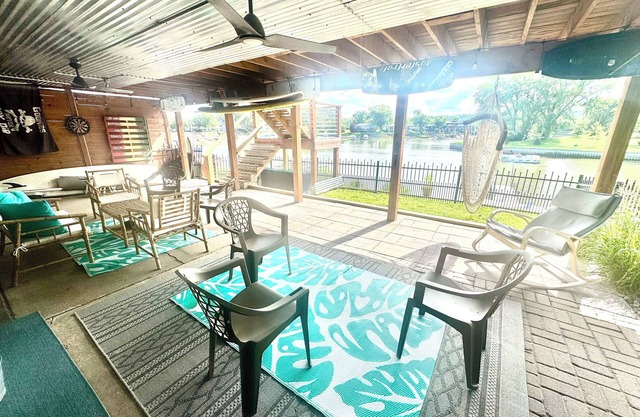 Surfer Themed Lake House in Lake House in Waterloo NE