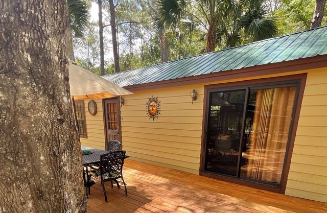 Suwannee Cottages at the Gulf cabin 2, Free Trailer Parking, Private Fishing Lot
