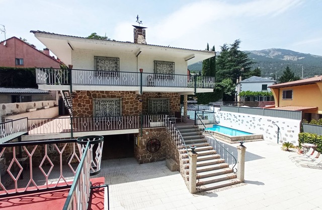 SUYOLUCE, villa with private pool * El Escorial *
