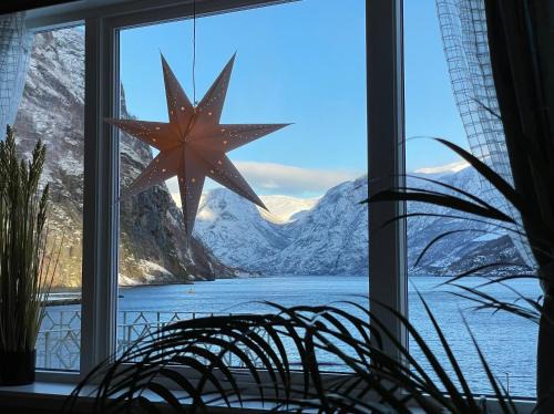 Svingen Guesthouse - Panoramic Fjord Views in Flåm