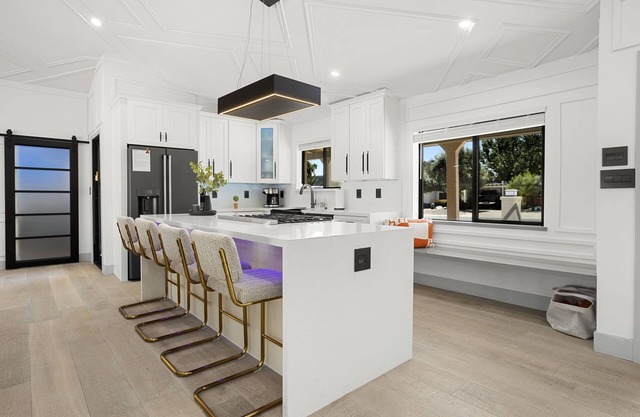 SWANKY MODERN 4BR/3BA WITH POOL&HOT TUB IN OLD TOWN