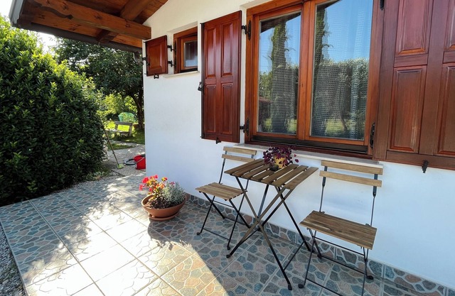 Sweet apartment studio Grape with a garden view