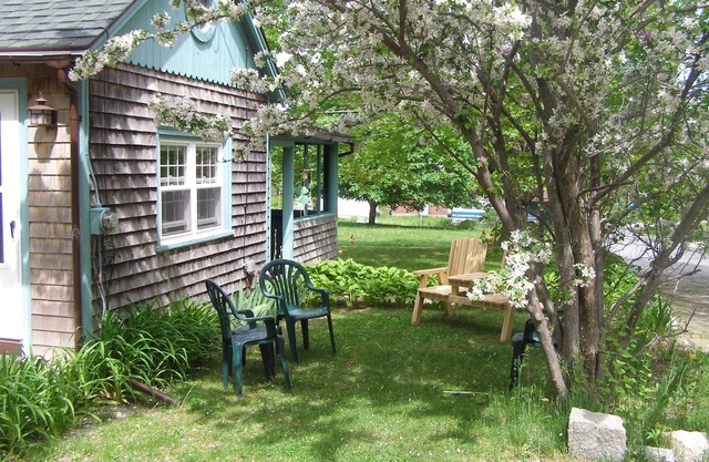 Sweet Cottage One Quarter Mile From The Entrance To Acadia National Park.