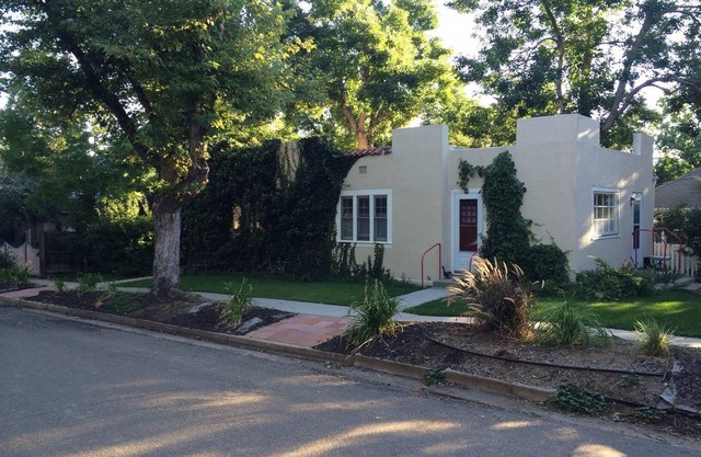 Sweet Mapleton Hill Bungalow with Outdoor Patio and Private Entrance-