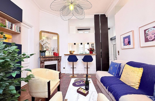 Sweet Paris, 1 BR/1 BA, 4 guests, 430 sq ft