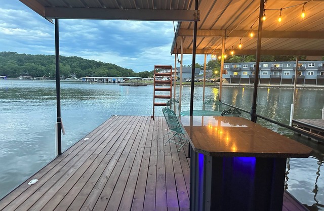 Sweet Retreat- Lake Front Home in the Ozarks at 28mm