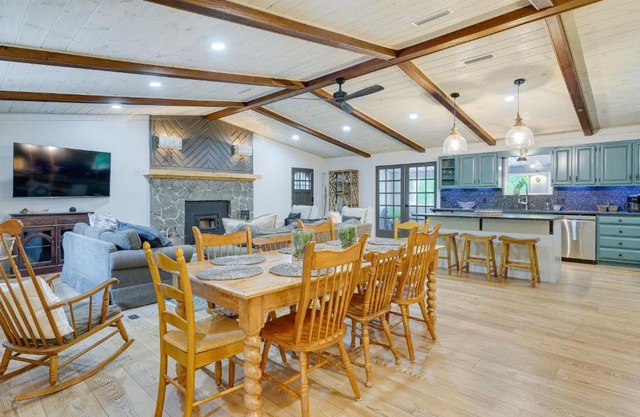 Sweetwater Bluff Home On The Hiawassee with Views!