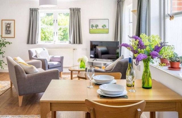 Swift Host | 1 bed House | Parking | Lots of space