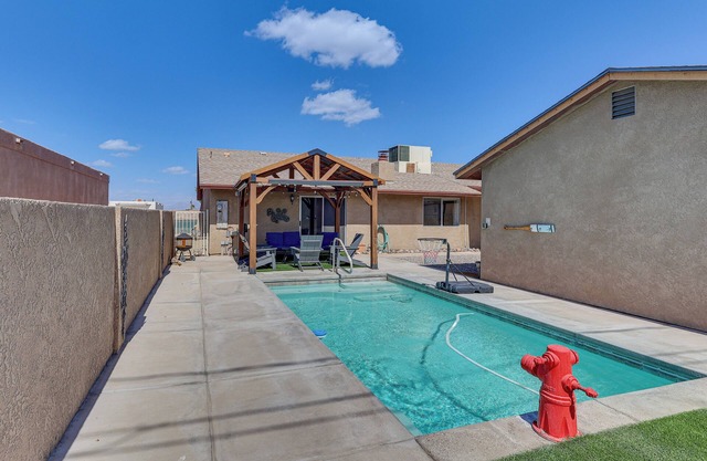 Swim, Grill & Chill: Lake Havasu City Getaway