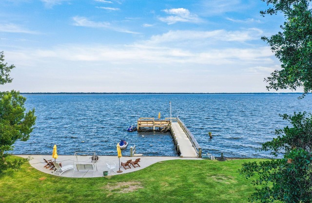 Swimmin’ Hole 2 - lakefront getaway with back porch living, dock & boat launch