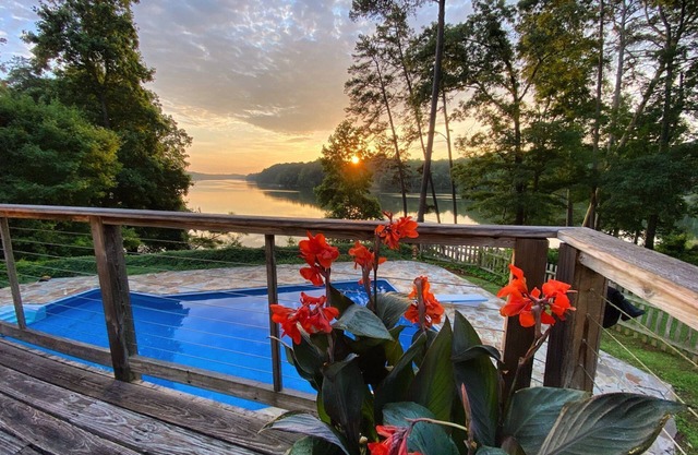 Swimming pool . Dock. Incredible View! Pontoon boat avlb
