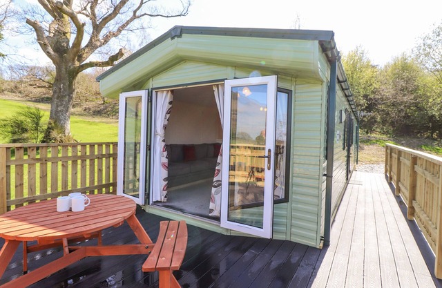 SWINSIDE, pet friendly, with a garden in Keswick