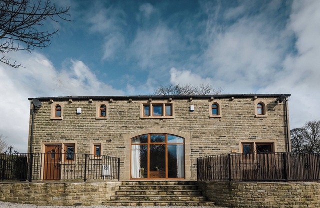 Sycamore Barn - UK33353