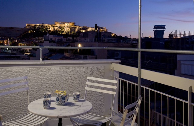 SynAthens Premium Apartment with Balcony - Acropolis View