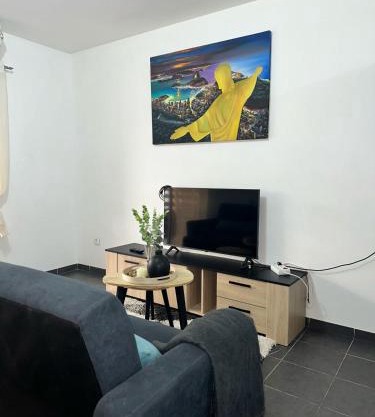 T2 - Cayenne spacious center