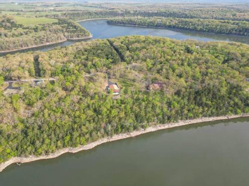 Table Rock Lakefront on 2 Acres with firepit