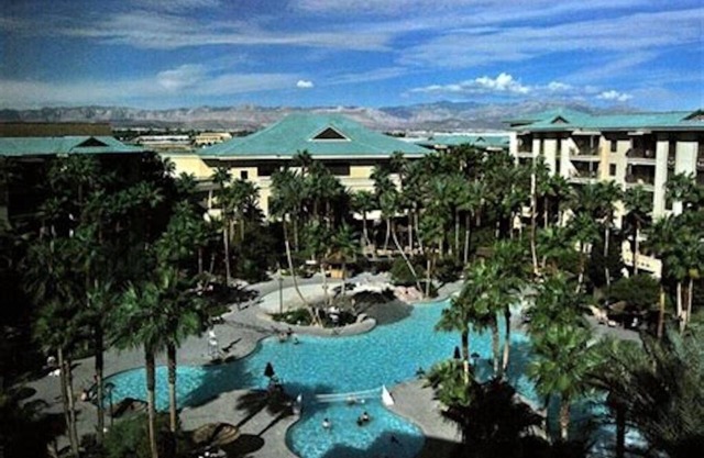 Tahitian Village 2 Bedrooms, 2 Bathrooms, sleeps 8, w laundry and full kitchen