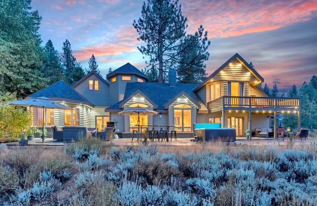 Tahoe Retreat in Northstar Ski Resort with Hot Tub