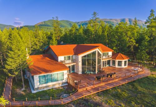 Taiga Lodge by Khuvsgul