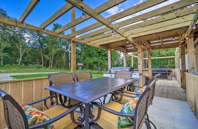 'Take 5' Retreat w/Hot Tub: Relax, Rest, Refresh!