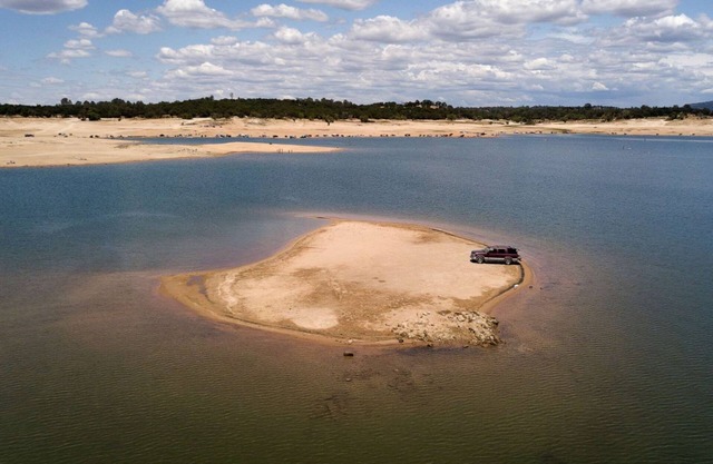 Take a breath! One Bedroom Suite with Balcony Overlooking Folsom's Scenic Views!