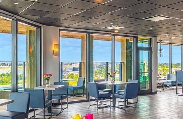 Take An Amazing Vacation! 3 Great Units, On-site Pool, Near Bayfront Park!