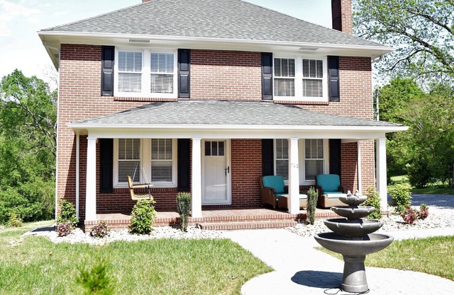 Talk of the Town (Down) Charming Renovated Home