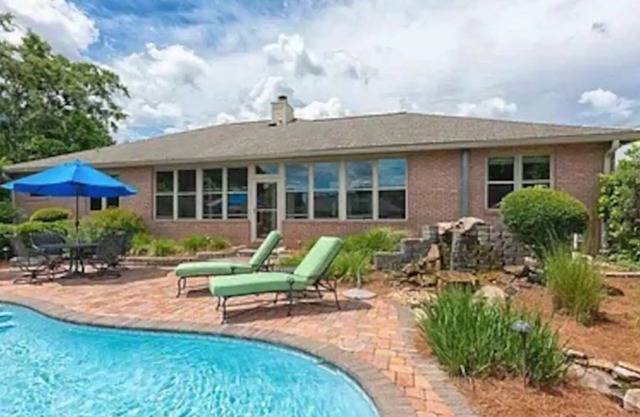 Tallahassee Pool Oasis w/ Hot Tub, minutes to FSU/FAMU