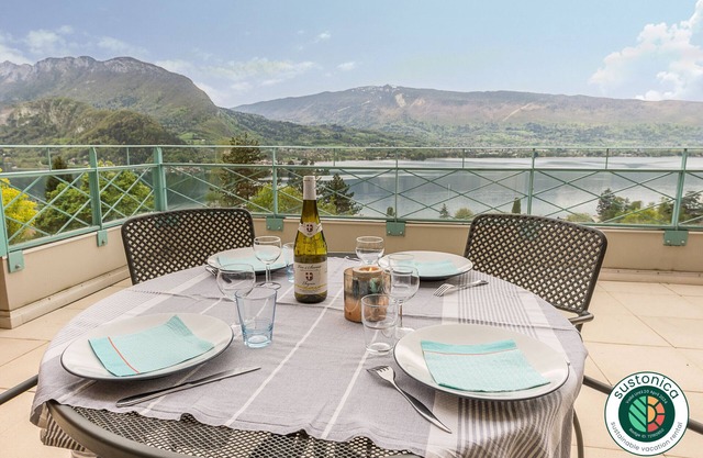 TALLOIRES- Superbe vue lac, Terrasse & Piscine