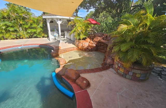 Tampa Retreat Home with Private Pool-Pet friendly- Near Everything. EV charger