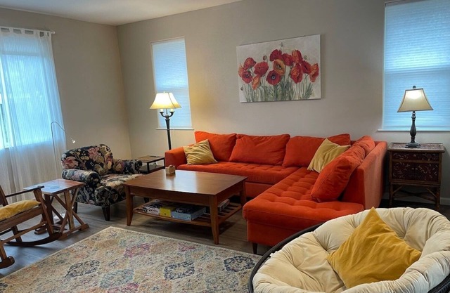 Tangerine Cottage spacious home