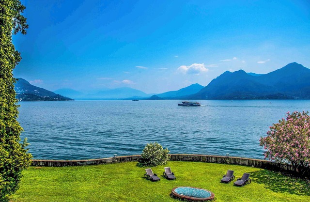 Tastefully furnished 3-room apartment in a well maintained villa with private lake access