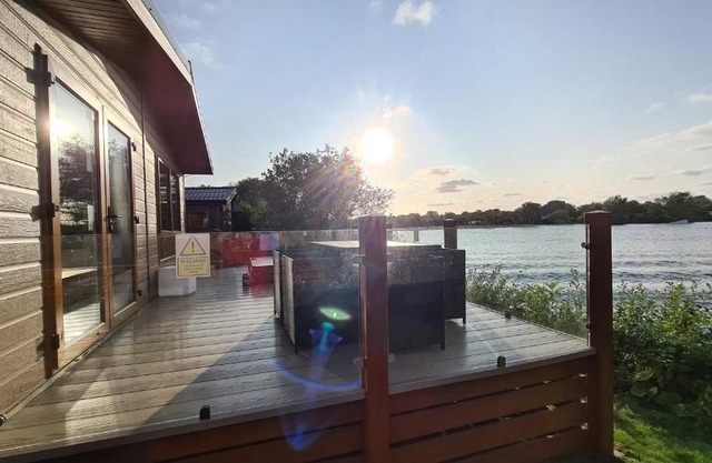 Tattershall Lakeside Lodge Indulgent wheelchair accessible 8 berth with Hot Tub