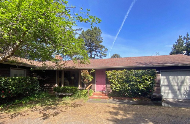 Taylor's Grove -An Eclectic Garden Home