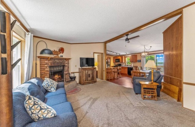 TB-15 Thunder Bay Resort Cabin15