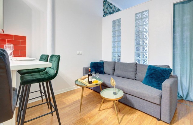 TBS 108 - Superb modern apartment with balcony