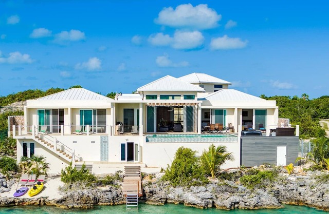 TC Villas -Caicos Cays Villa -Right on Chalk Sound!