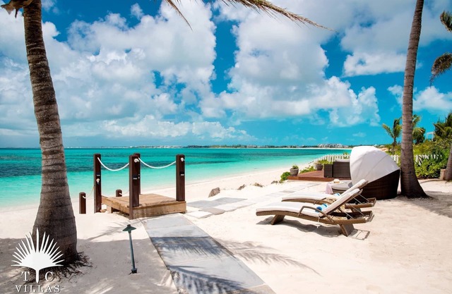 TC Villas -Conch Beach -Luxe Family Retreat w/Pool, Hot Tub & Pickleball