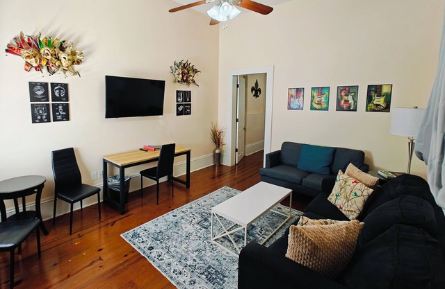 Tchop1. Uptown|Classic|Blocks to Brewery/Magazine