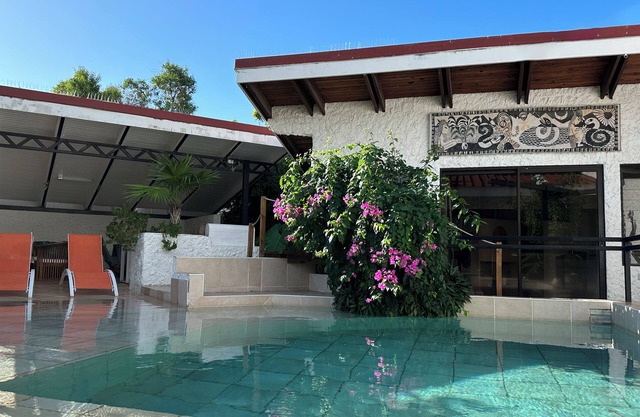 Te Fiti Lodge Tiahura - Swimming pool and lagoon access