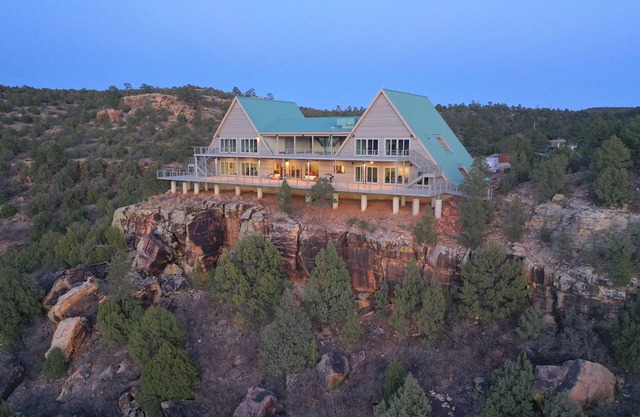 Teepee Lodge at giant ranch with horses & firearms & trailrides, New Mexico