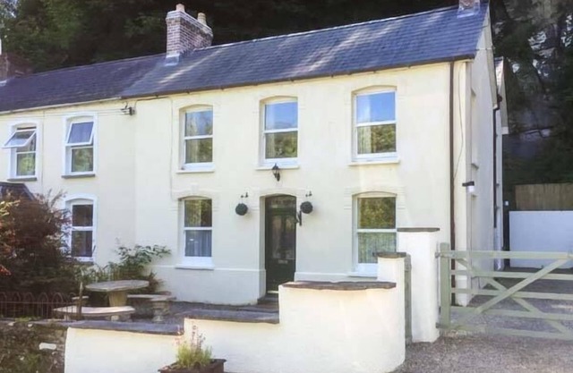 TEIFI HOUSE, pet friendly, country holiday cottage in Cilgerran