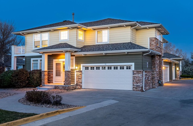 Temporary home serene, peaceful, bright, and beautiful 15 minutes to Denver.