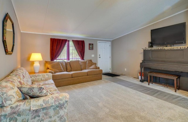 Tennessee Vacation Rental about 2 Mi to Windrock Park!