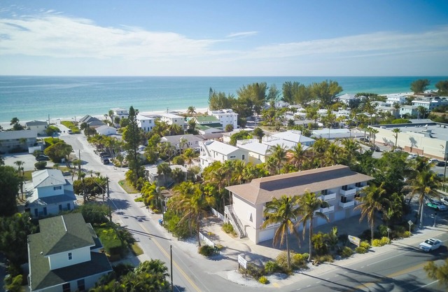 Terrace Condo 1 Pool Condo Relaxing Tropical Pool Deck Close To Beach