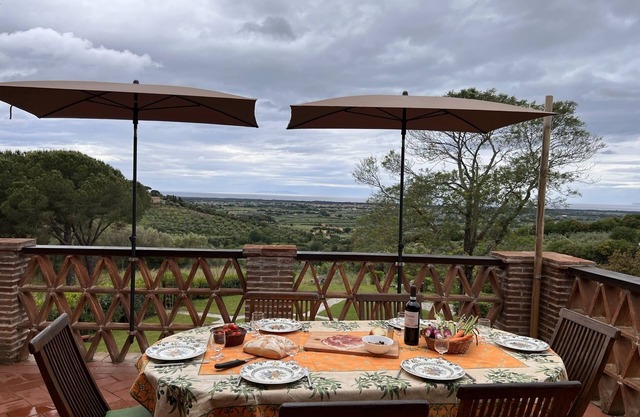 "Terrazza" apartment in a country house, garden, sea view 6 km to the sea