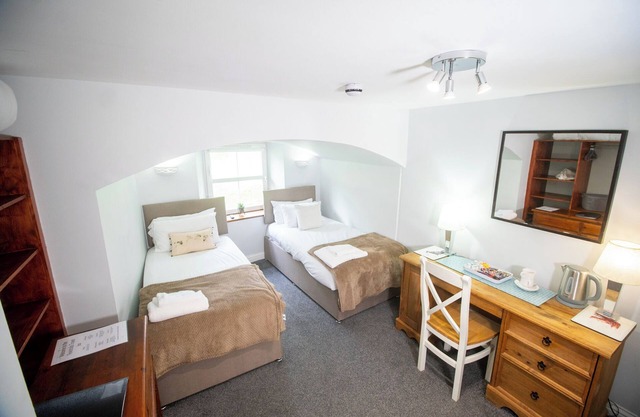 Teviotside Travel Inn - Hawick - Room 6 - double/twin