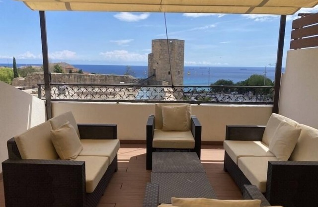 th91 Townhouse in Tarragona · 3 bedrooms · 5 beds · 3 baths
